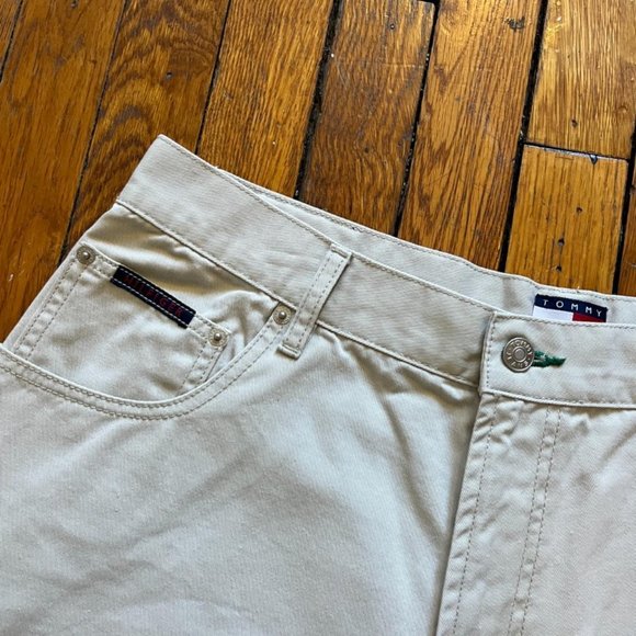 Vintage 90s Tommy Hilfiger Jeans Men's Tan Cream Hammer Loop Flag Logo Shorts. - Picture 5 of 7